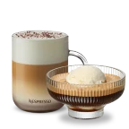 כוס זכוכית עם קפה מוקה וכוס קינוח עם אפוגטו - אספרסו עם כדור גלידה וניל